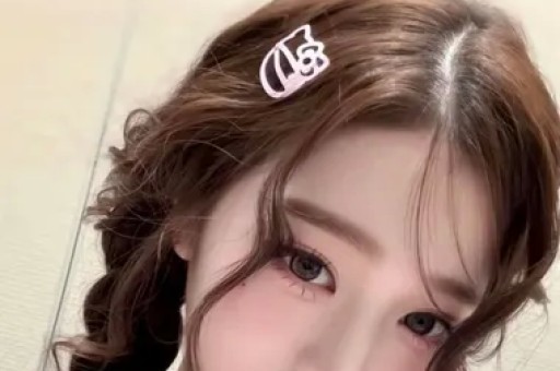 刘晓庆被指耍大牌现身河南万岁山和王婆同台全场冷脸拒讲话