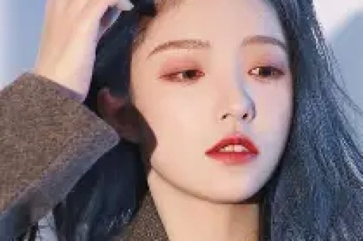 75岁的刘晓庆与网红王婆同台全程冷脸少互动被质疑是耍大牌！