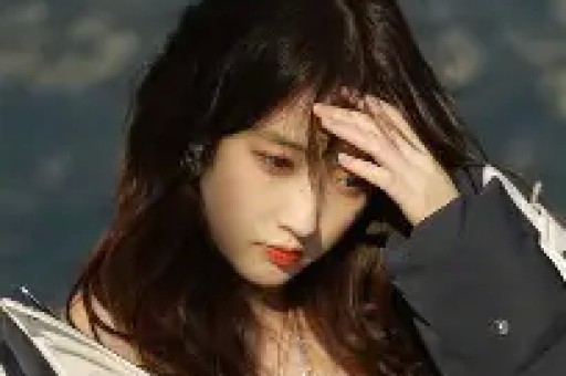 33岁男星刚红就塌房！牵手小3岁女星甜蜜逛街女方疑似有男友